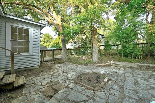 Building Photo - 3207 Breeze Terrace