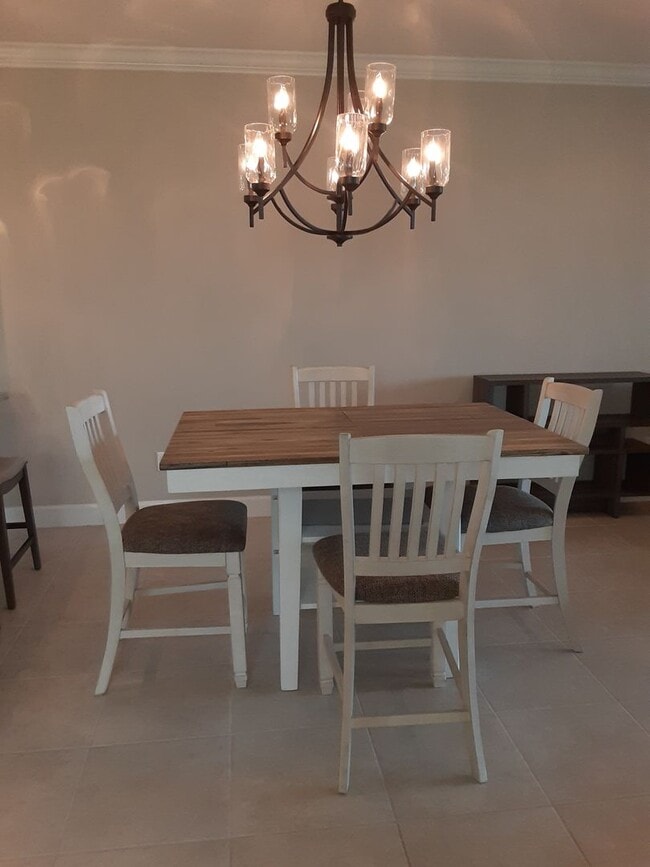 Building Photo - Seasonal/short term turnkey furnished Incr...