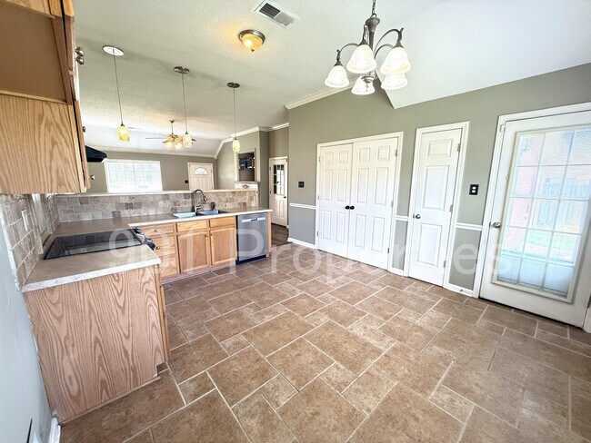 Building Photo - 40 Garden View Dr