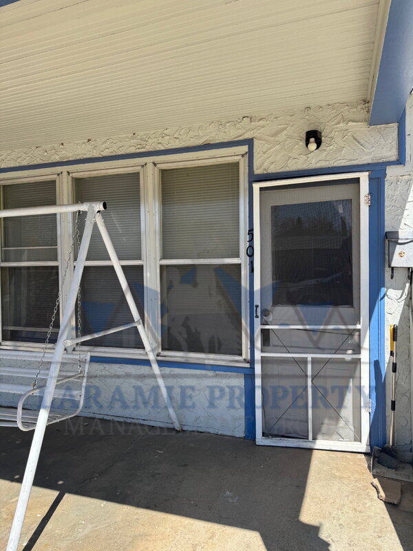 Building Photo - 501 E Sheridan St