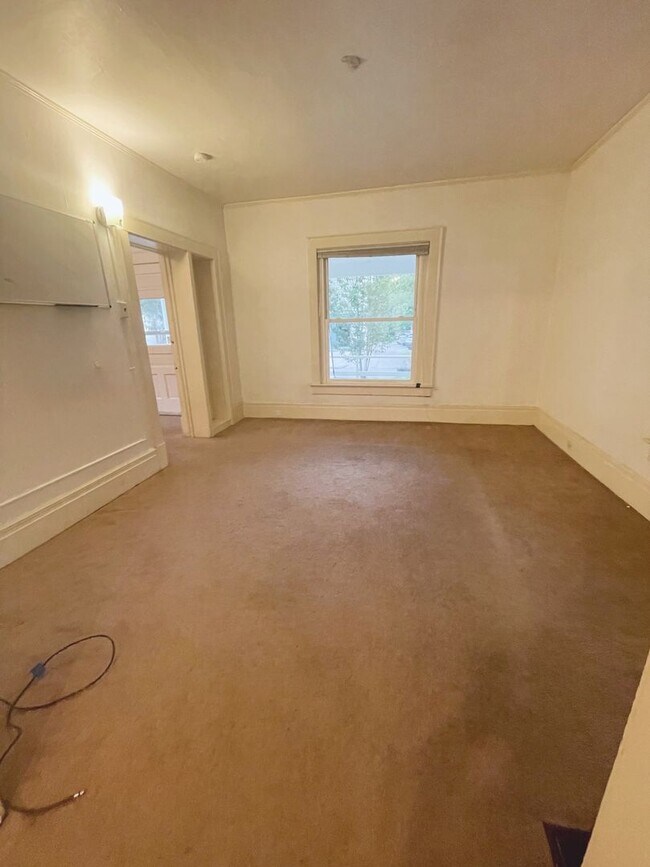 Building Photo - 7 Bedroom Close to Ross, Yost, and UM campus!