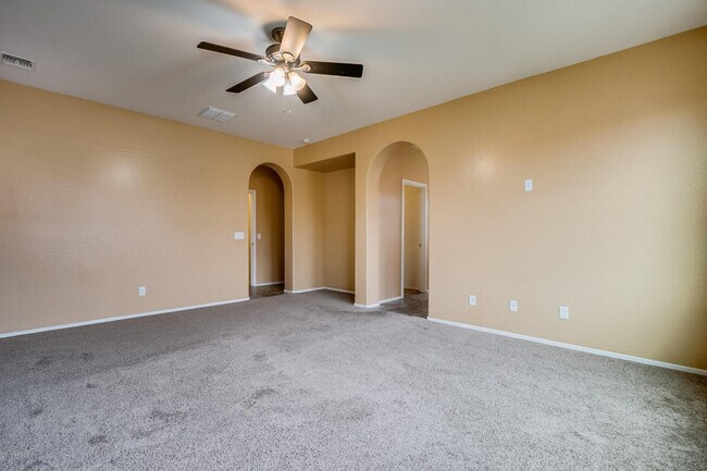 Building Photo - GREAT LOCATION!  Fabulous move-in ready 5 bed /3 bath home in south Tempe