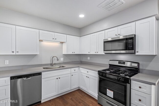 Building Photo - 6134 W Mulberry Dr