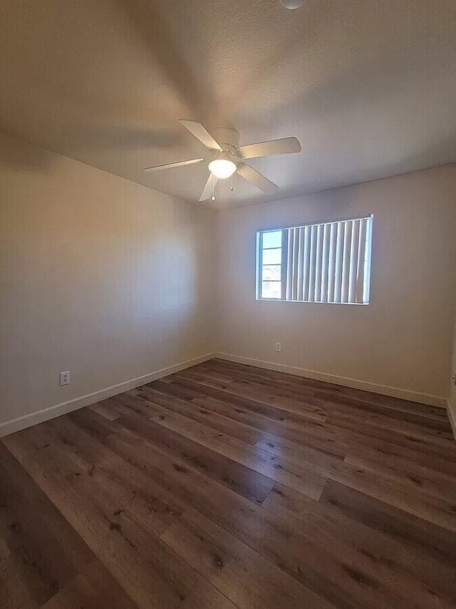 Building Photo - Beautiful 4-bedroon 2.5 bath home