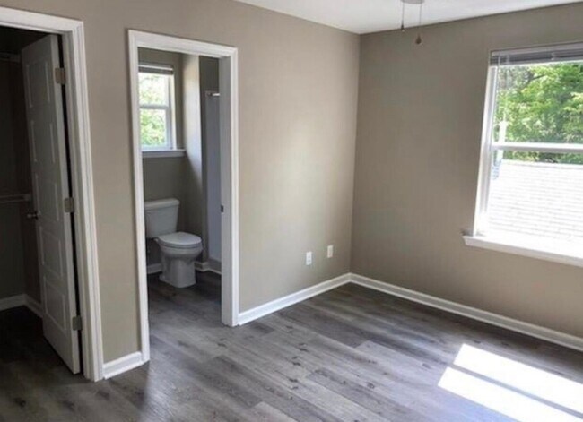 Building Photo - 2395 Avery Ave