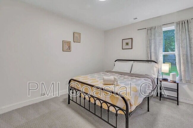 Building Photo - 302 Manden Rd