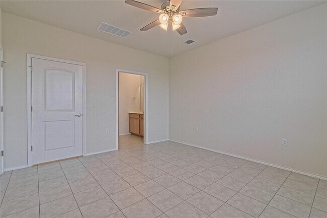Building Photo - 608 Benton Ln