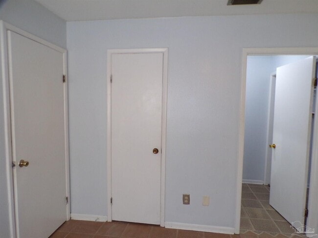 Building Photo - 10120 Guidy Ln