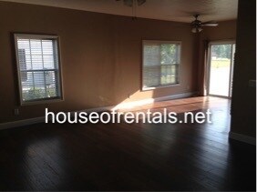 Building Photo - 316 Schneider St