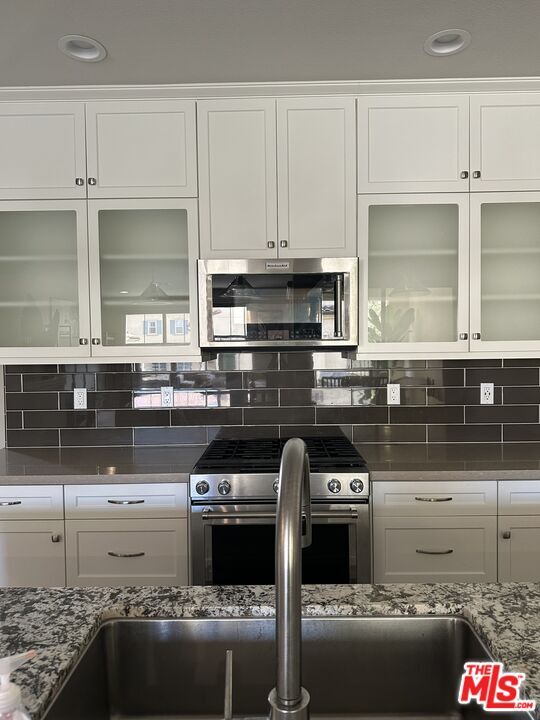 Building Photo - 72 Capricorn