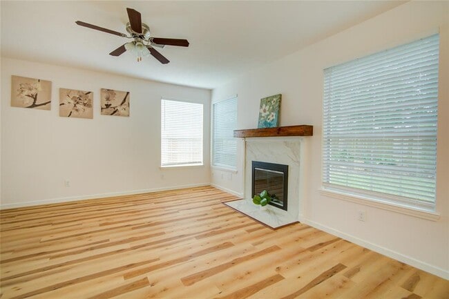 Building Photo - 1810 Oakleaf Cir