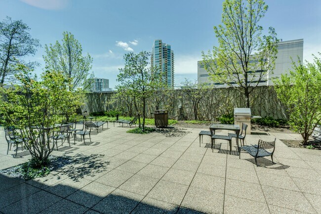 Building Photo - 800 Elgin Rd