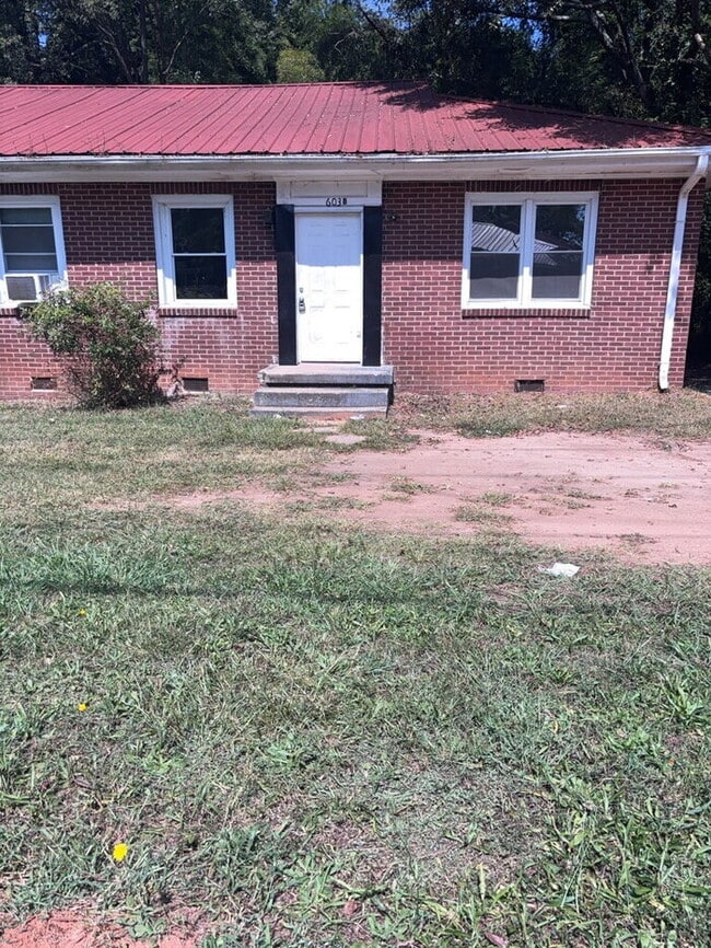 Building Photo - "Charming 2-Bedroom Residence in Anderson, SC – Your Cozy Retreat Awaits!"