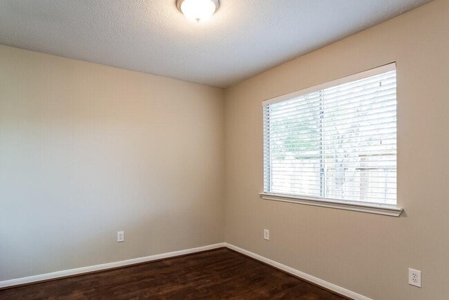 Building Photo - 28906 Loddington St