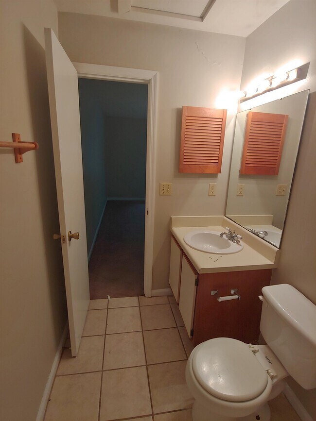 Building Photo - 905 Tomahawk Ct