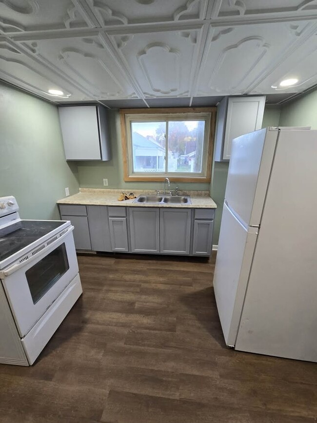 Building Photo - 419 30th St