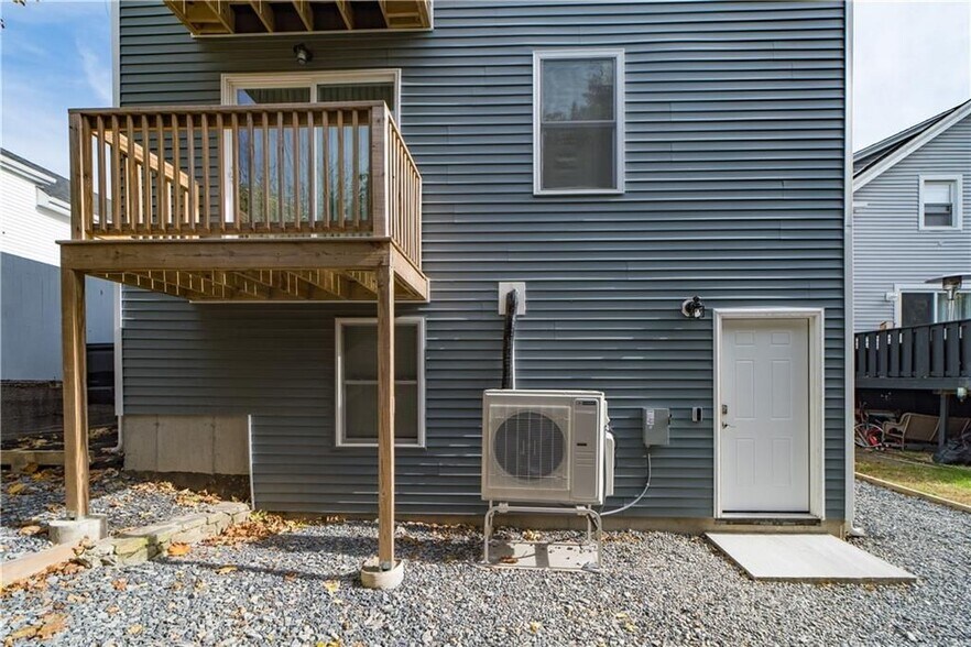 Building Photo - 44 Hall St