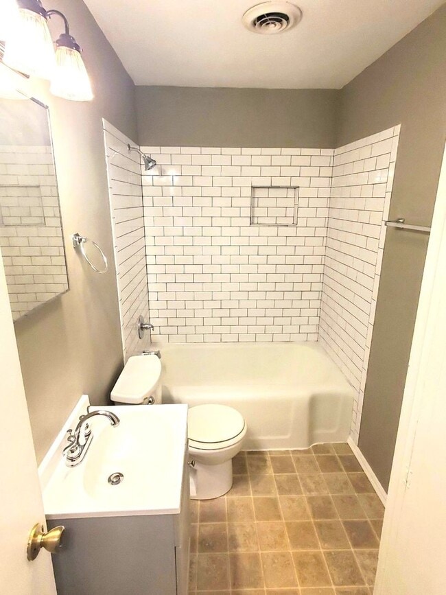 Building Photo - 2 Bed 1 Bath in the Country Estates Additi...