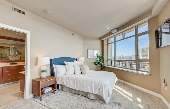 Building Photo - 700 W Harbor Dr