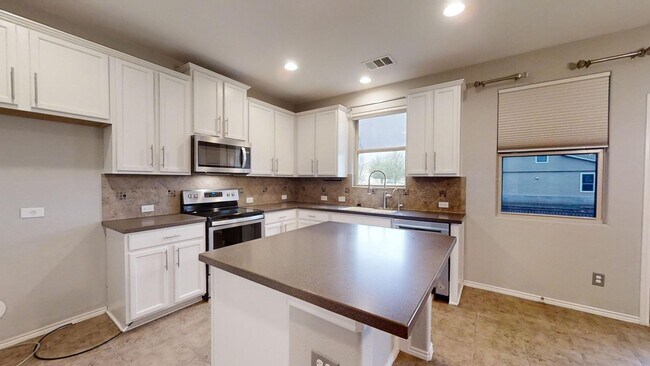 Building Photo - 2915 Thunder Gulch