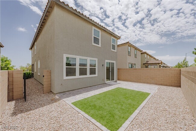 Building Photo - 5927 Coja St