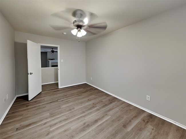 Building Photo - 1207 Hannover Blvd