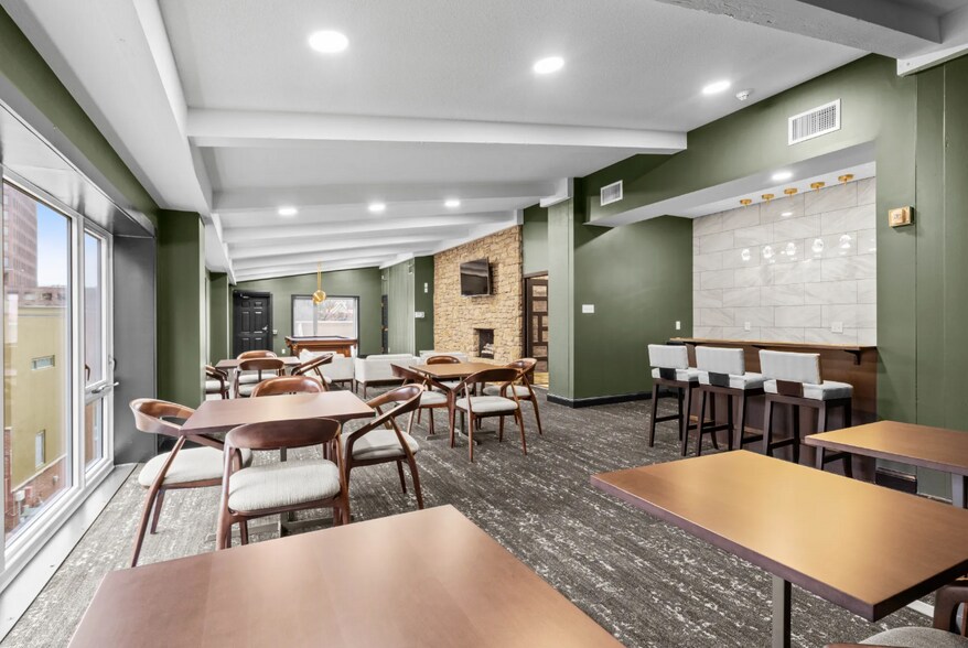 Building Photo - 4545 Wornall Rd