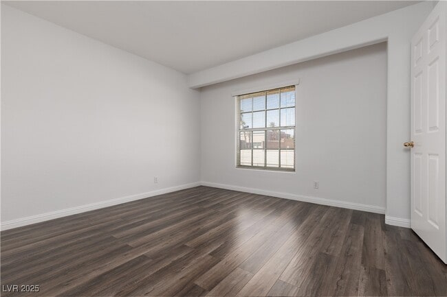 Building Photo - 1004 Sun wood Dr