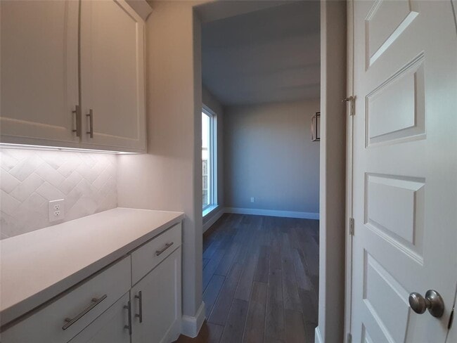 Building Photo - 7575 Pemberley Ct
