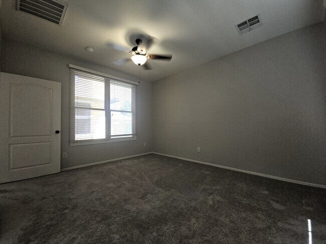 Building Photo - MOVE-IN READY HOME IN COOLEY STATION!