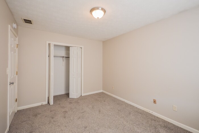 Building Photo - 135 Branchwood Dr