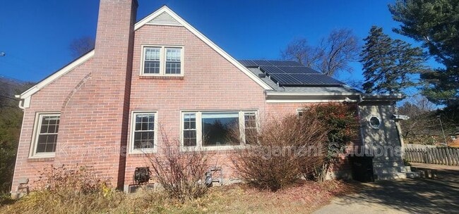 Building Photo - 127 College Cir