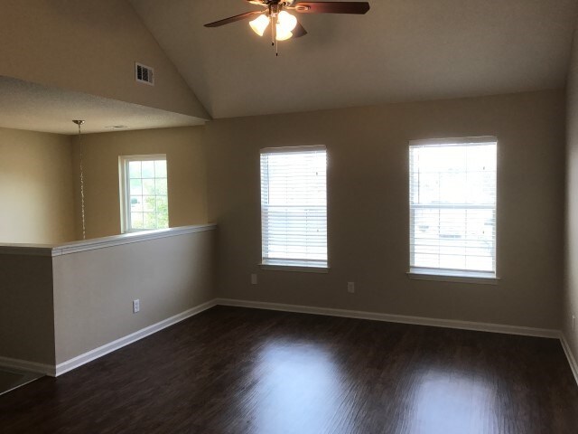 Building Photo - 223 Longleaf Cir