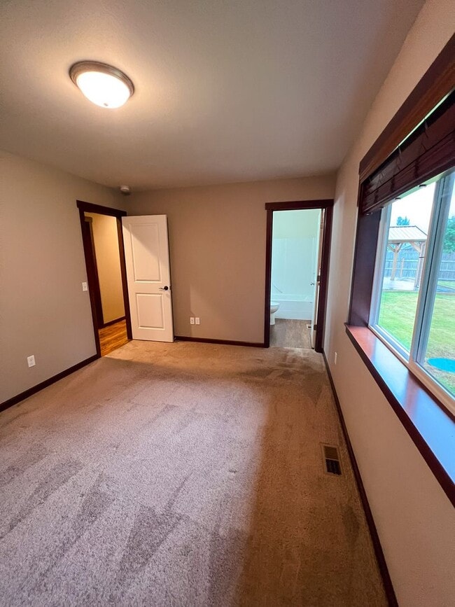 Building Photo - 3 Bed 2 Bath Rambler Gold Bar w/ RV Parking
