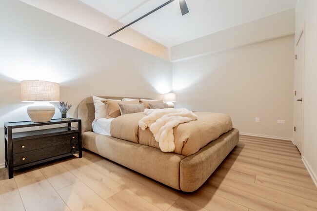 Building Photo - 240 E Illinois St