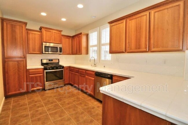 Building Photo - 217 Barnhill Dr