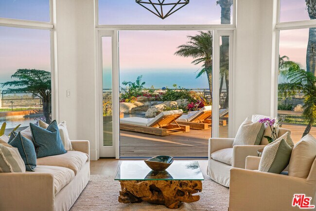 Building Photo - 5868 Zumirez Dr