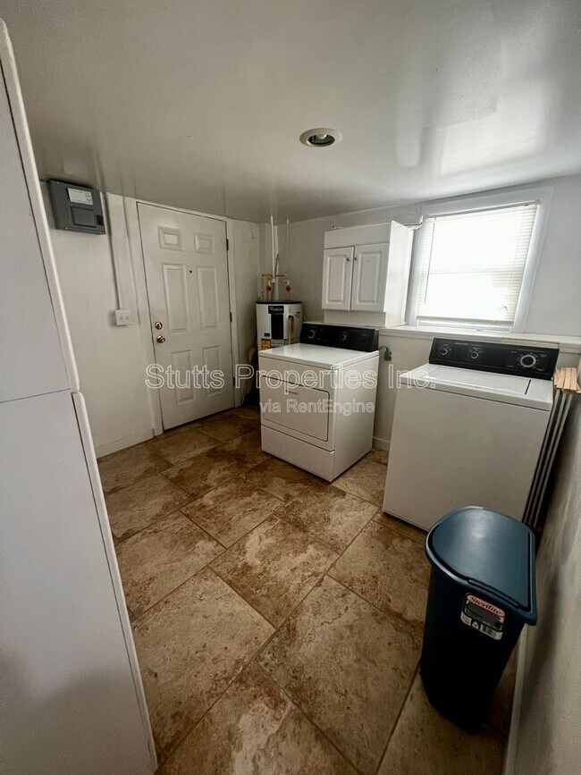 Building Photo - 209 Mattielou St