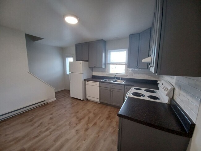 Building Photo - 2 Bedroom 1 Bathroom Apartment in Elizabethtown!