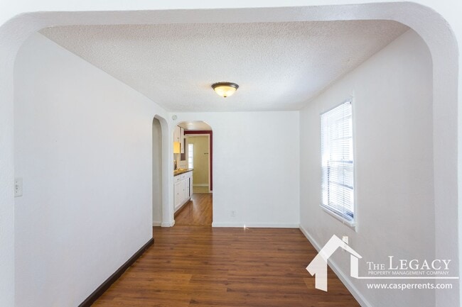 Building Photo - 122 E L St