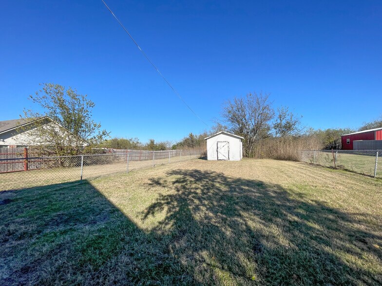 Building Photo - 715 N Bunker Dr