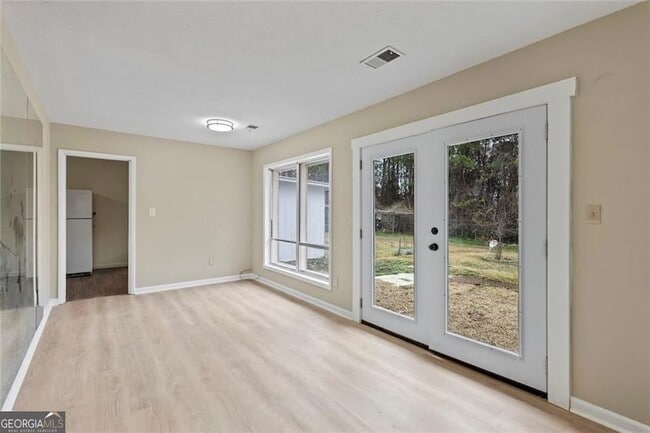Building Photo - 1201 Shoreham Dr