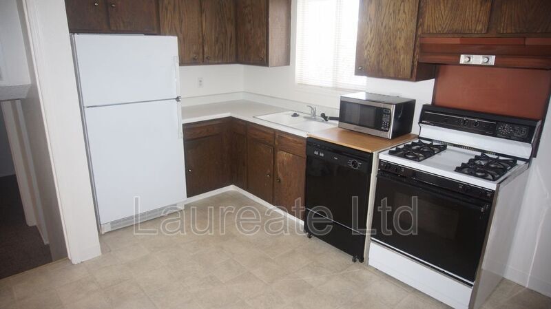 Building Photo - 1060 S Newark St