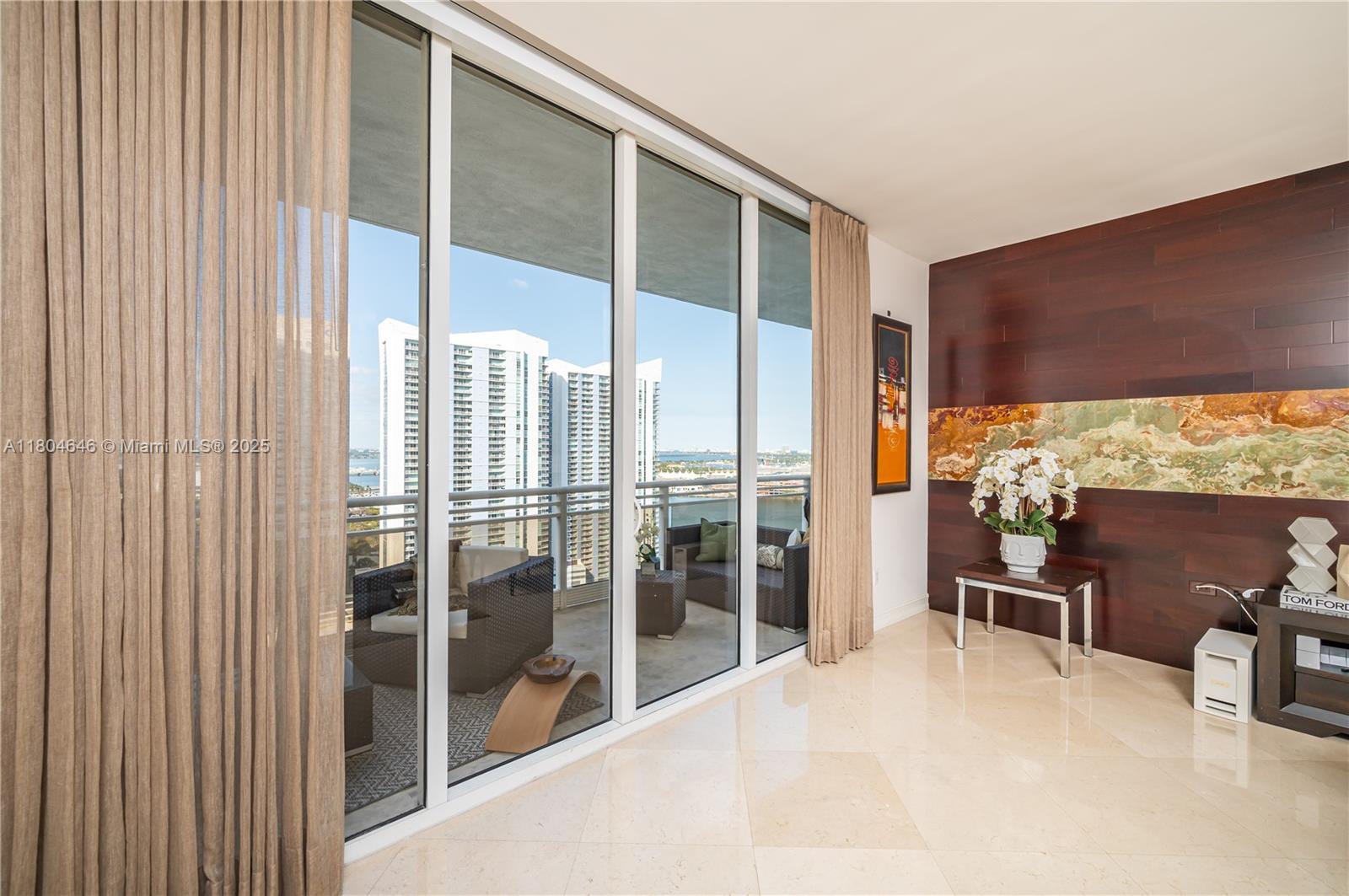 Building Photo - 901 Brickell Key Blvd