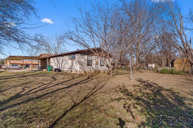 Building Photo - 204 Phillips Rd