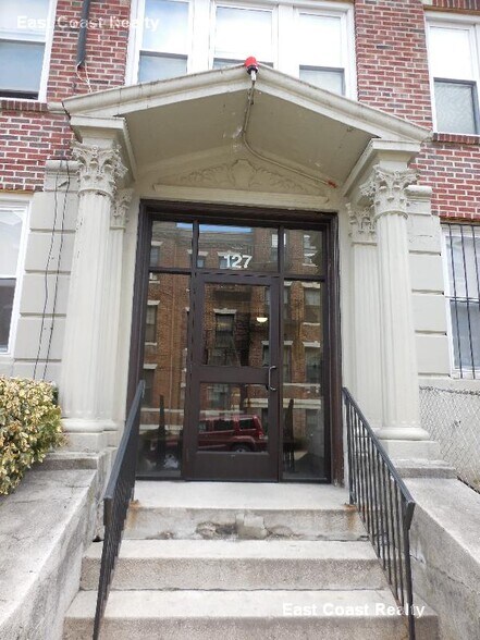 Building Photo - 127 Sutherland Rd