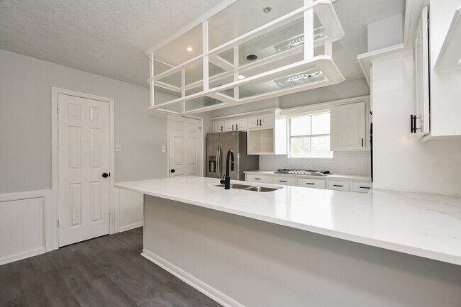 Building Photo - 14938 Mesita Dr