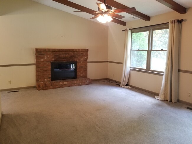 Building Photo - 740 Big Tree Dr