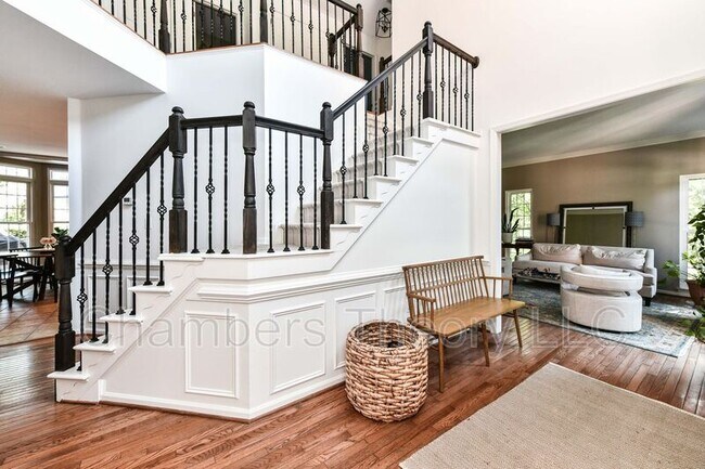 Building Photo - 641 Meade Dr SW