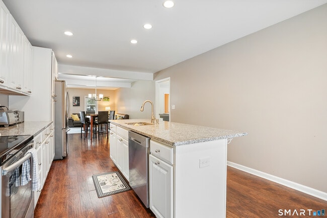 Building Photo - 62 Sherry Ln